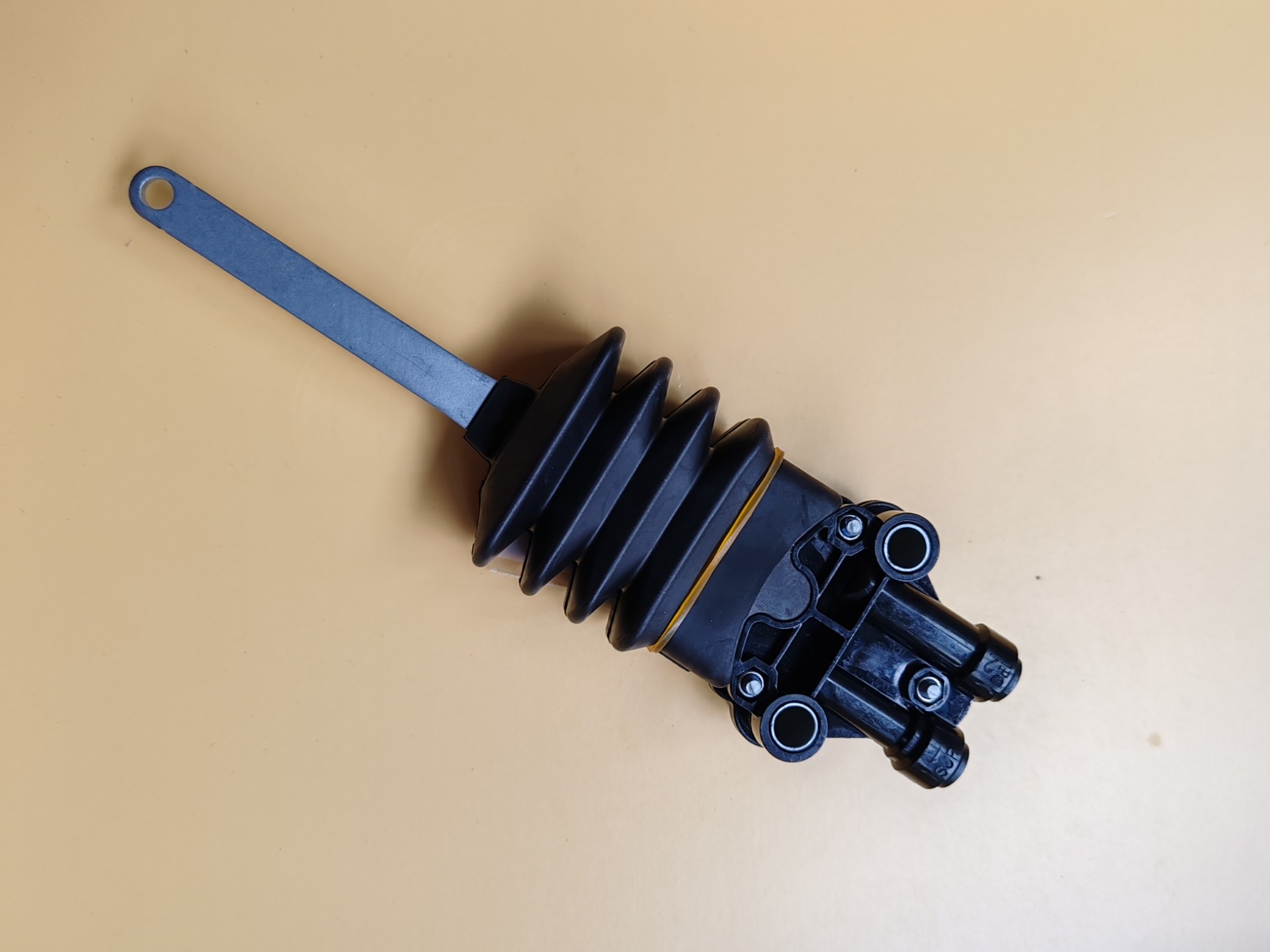 Shacman Truck Parts Height Control Valve White Valve Body DZ13241440070 Shacman spare parts suppliers Shacman Truck Parts Height Control Valve White Valve Body DZ13241440070 Shacman spare parts suppliers